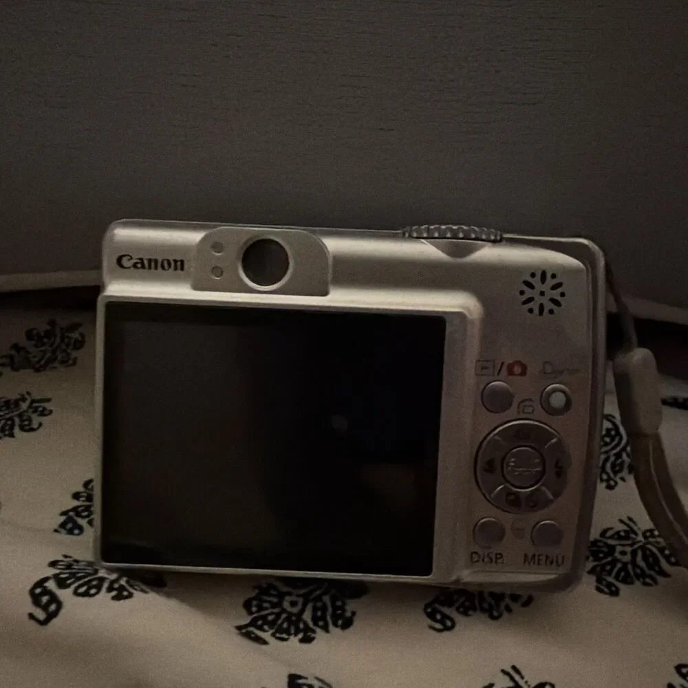 Canon PowerShot A560 7.1MP Digital Camera - Silver, Used, Excellent Shape, Works